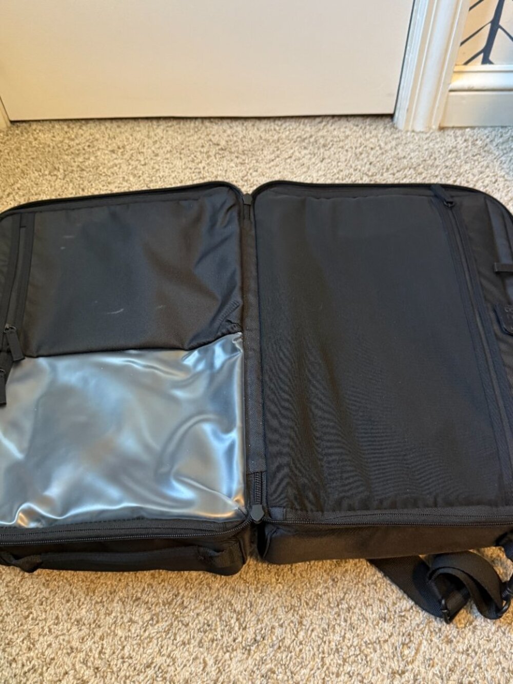BÉIS Travel The Ultimate Travel Duffle in Black - Picture 7 of 8